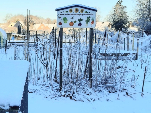 Ondanks dat de meteorologische lente reeds is gestart toch sneeuw op het terrein. Foto: Roel de Graaf.
